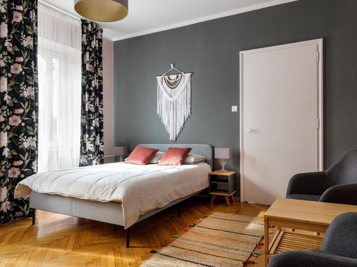 Apartament Zakatek Z Dwiema Sypialniami Lägenhet Bielsko-Biała Exteriör bild